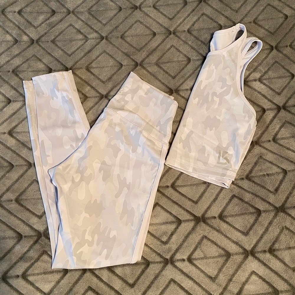 Buffbunny eclipse camo leggings and crop top